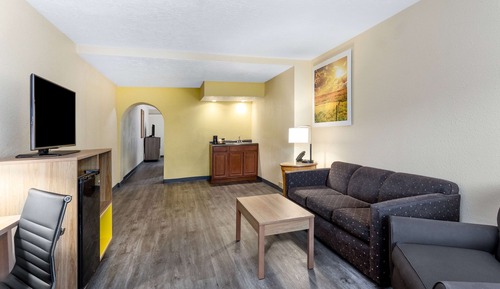 Deluxe Suite, 1 King Bed, Non Smoking