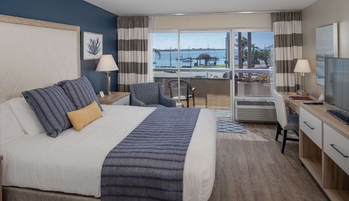Standard Room, 1 King Bed, Balcony, Bay View
