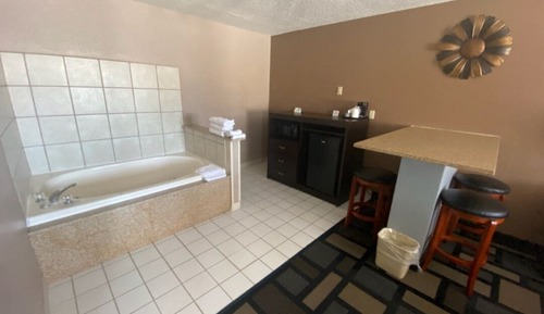 Deluxe Studio Suite, 1 King Bed, Non Smoking