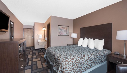 Standard Room, 1 Queen Bed