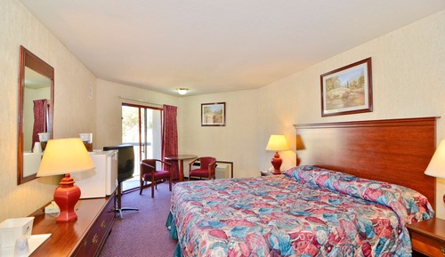 Room, 1 King Bed, Non Smoking