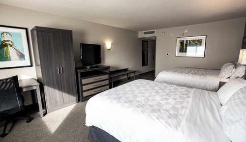 Standard Room, 2 Queen Beds, Mobility Accessible (Accessible Tub)