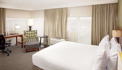 Room, 1 King Bed, Corner