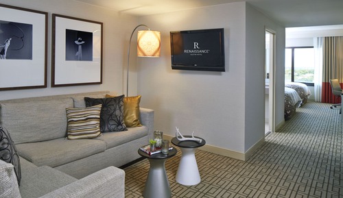 Executive Suite, 1 King Bed with Sofa bed (Mobility/Hearing Accessible, Tub)