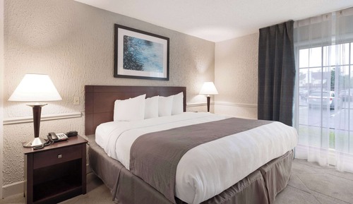 Suite, 1 King Bed with Sofa bed, Accessible, Non Smoking