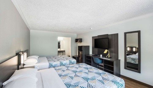Deluxe Room, 2 Queen Beds, Non Smoking, Refrigerator & Microwave