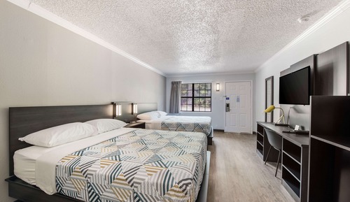 Deluxe Room, 2 Queen Beds, Accessible, Non Smoking