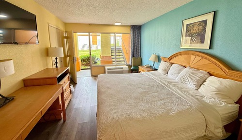 Standard Room, 1 King Bed, Smoking