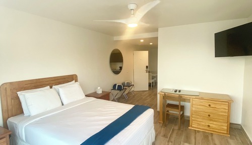 Studio Suite, 1 Queen Bed, Balcony, Sea View