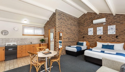 Twin Room, Jetted Tub