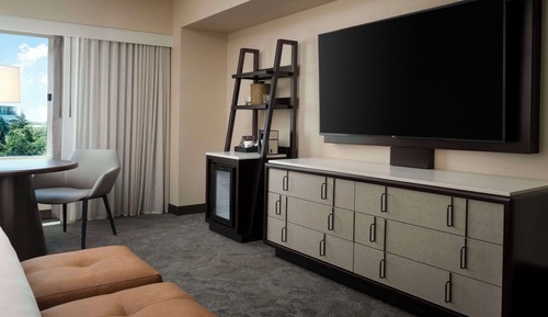 Room, 1 King Bed, Corner