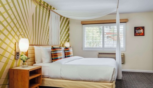 Basic Suite, 1 Bedroom (1 King Bed & 1 Sofa Bed)