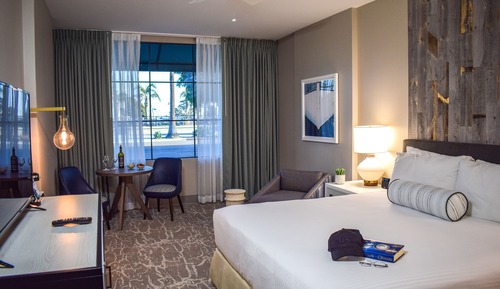 Signature Room, 1 King Bed