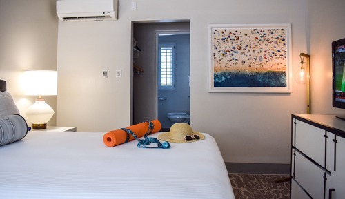 Room, 1 Queen Bed (Poolside)