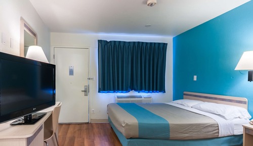 Standard Room, 1 Queen Bed, Accessible, Non Smoking