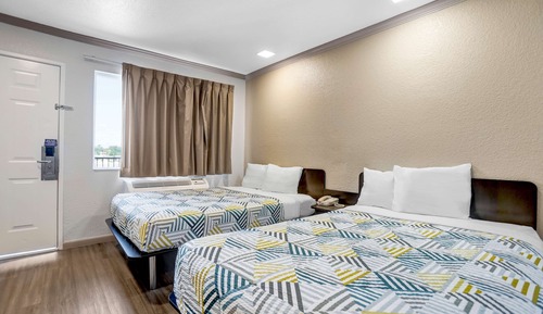 Standard Room, 2 Double Beds, Smoking