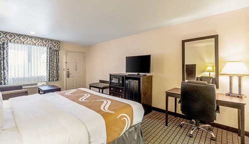 Room, 1 King Bed, Non Smoking (Upgraded)