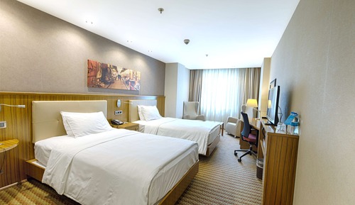 Twin Room, Refrigerator