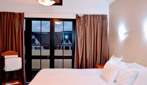 Twin Room (Studio)