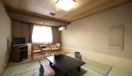 Standard Japanese Room 8 Tatami (City side)