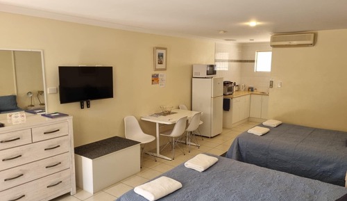 Deluxe Queen Apartment