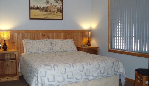 Deluxe Chalet, 1 Queen Bed, Valley View, Garden Area