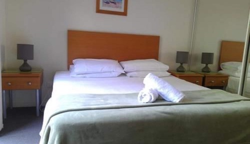 Modern Design One Bedroom Apartment with Private Balcony