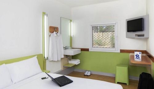Standard Room, 1 Queen Bed