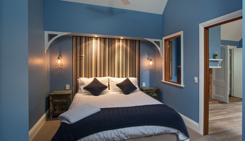 Luxury Suite, 1 Bedroom, Kitchenette, Partial Sea View