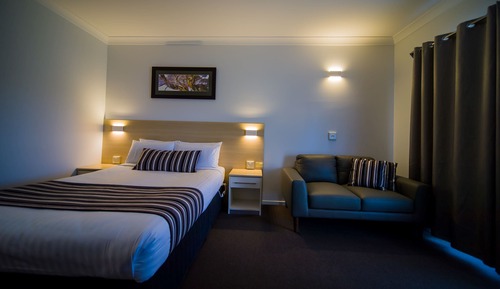 Deluxe Room, 1 Queen Bed, Kitchenette