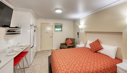 Studio Queen Apartment