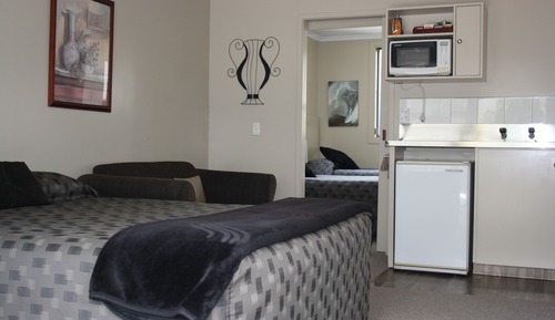 Standard Suite, 1 Bedroom, Non Smoking, Kitchenette (Unit - Option B)