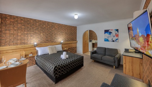 Standard Room (Queen)