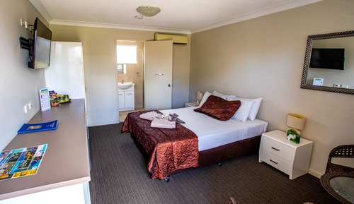 Queen Motel Suite
