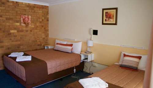 Standard Room, Non Smoking (Queen and Single)
