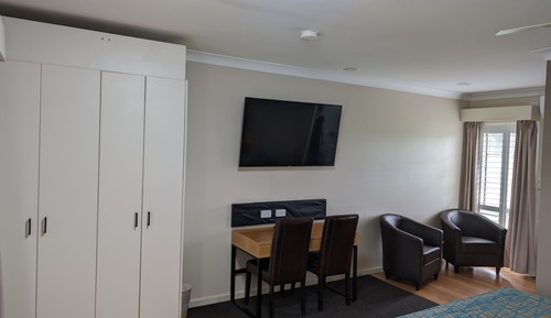 Standard Queen Room 