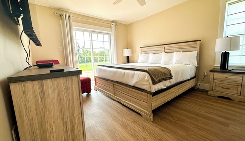 Executive Suite, 3 Bedrooms, Pool View