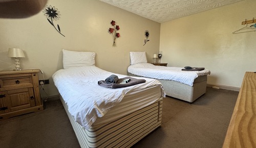 Standard Twin Room, Ensuite (King George)