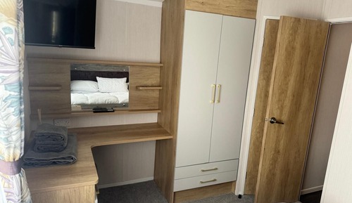 Exclusive Apartment, Ensuite, Lake View (adult only fishing breaks)