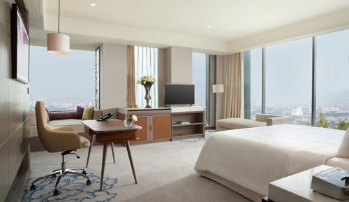 Junior Suite, 1 King Bed, Club Lounge Access