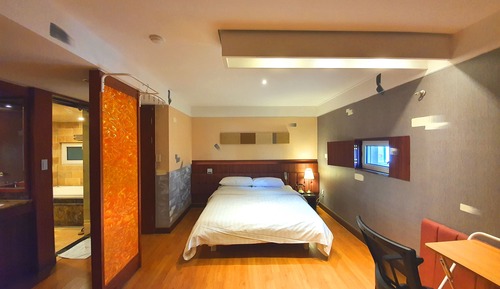 Deluxe Room (Breakfast included)