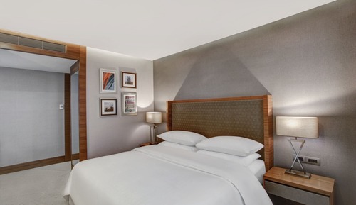 Classic Room, 1 King Bed, City View