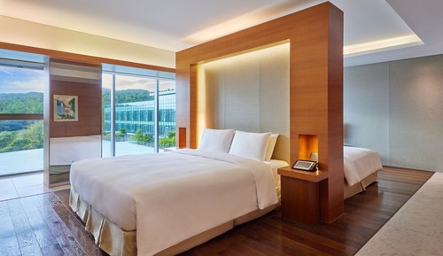 Parlor Suite + Breakfast for 2