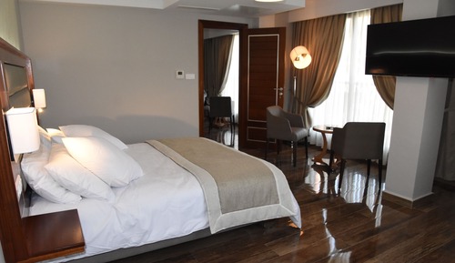 Senior Suite, Multiple Beds