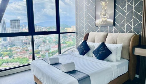 Premier Apartment, City View