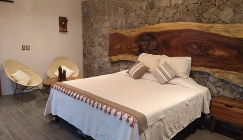 Premium Room, 1 King Bed, Balcony, Mountain View
