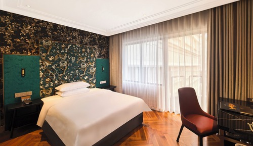 Classic Exceptional Business Room