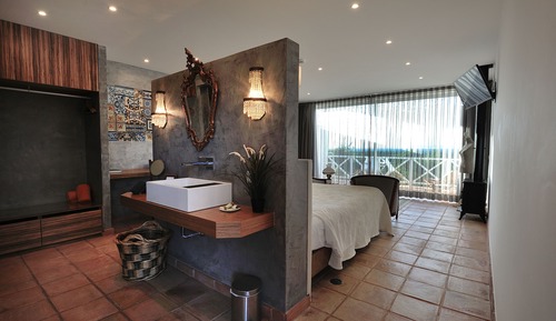 Panoramic Studio Suite, Fireplace
