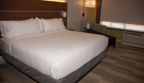 Suite, 1 King Bed, Accessible (Communications Accessible)