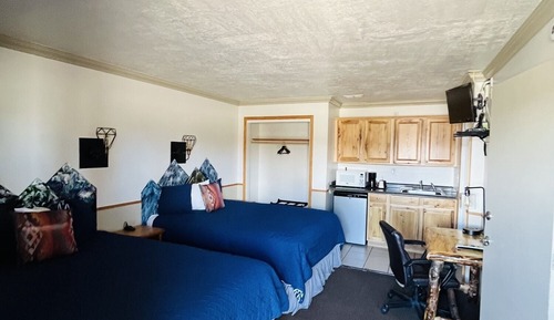 Family Room, 2 Bedrooms, Refrigerator & Microwave